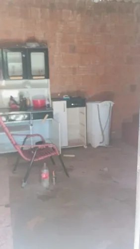 Vendo um terreno com duas peças e uma banheira. Casa para terminar de fazer ou derrubar