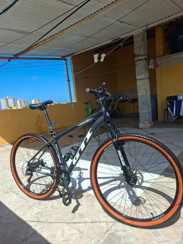 Bicicleta GTI Roma (21 Marchas) + Suporte de Garrafa