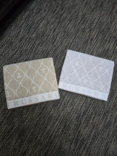 Duas Toalhas de Rosto Trussardi
