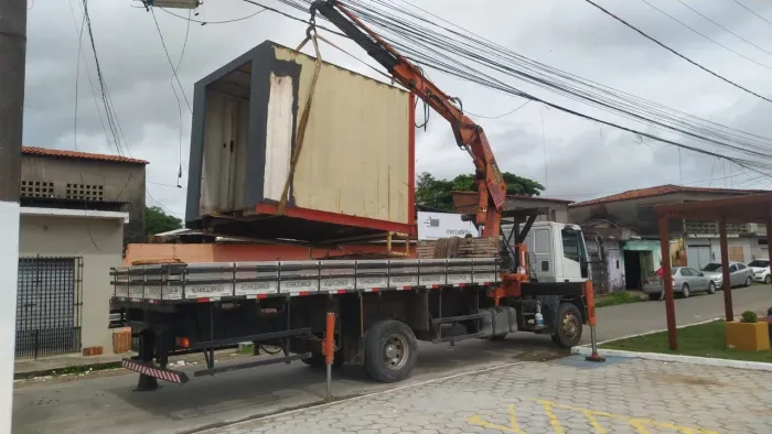 Alugo caminhão munck, faço transporte e içamento de carga