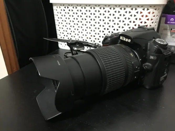 Nikon D90 + Lente 18-105mm