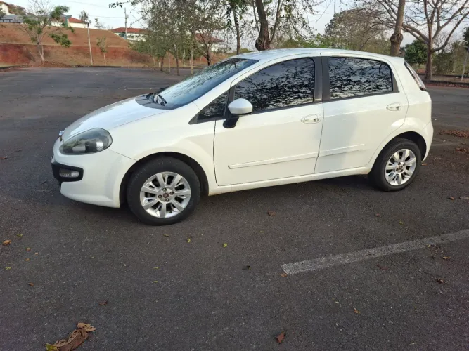 Fiat Punto Attractive 1.4 Fire Flex 8V 5P 2014