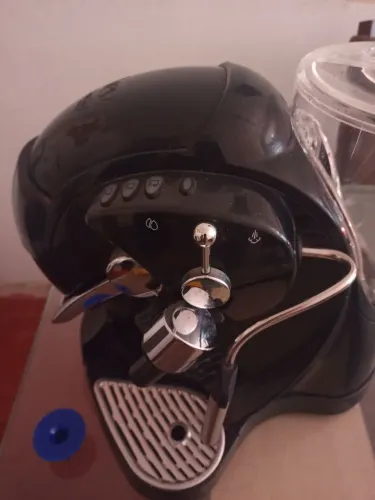 Vendo cafeteira express 3 corações com bico vaporizador. Modelo único.