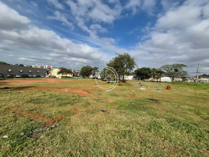 Terreno Comercial em Localização Estratégica | Alta Visibilidade e Potencial de Negócio