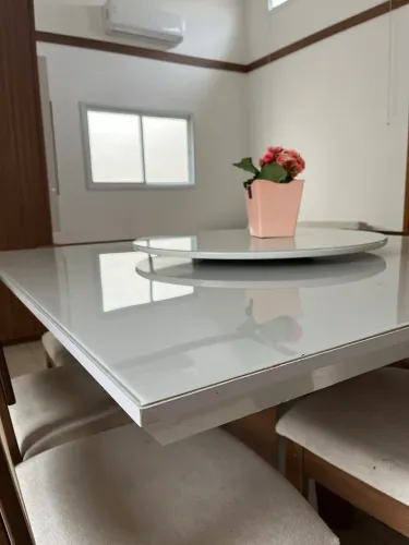 Mesa quadrada para 8 cadeiras