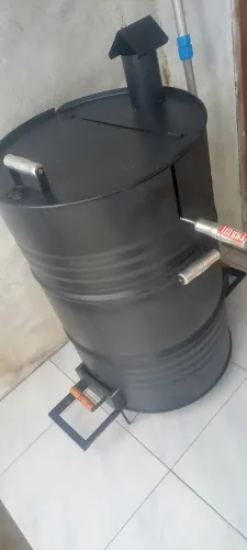 Vendo churrasqueira e defumadora barril zero, nunca viu carne!