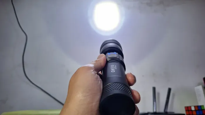 ÚLTIMO LANTERNA SEM PILHAS Profissional - Camping, Emergência Falta de Luz e Uso Doméstico