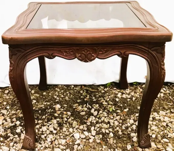 Mesa Canto quadrada confeccionada Madeira de lei  tampo Vidro estilo Dom José *
