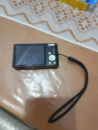 Sony cyber shot DSC w610, compacta, ágil e pronta pra uso profissional 