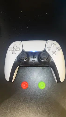 controle usado de ps5 (sem nenhum detalhe ou problema )