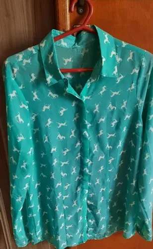Oportunidade! Camisa feminina fina manga longa P nunca usada