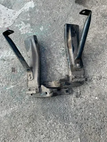 suporte guia parachoque iveco daily city 30s13 original cada 300 reais