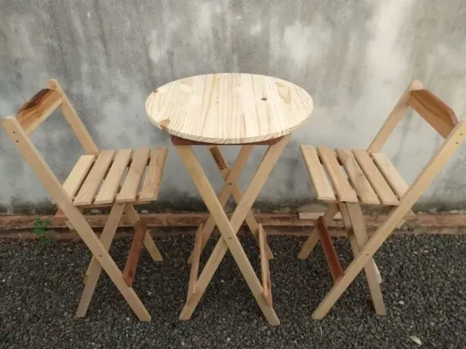 Conjunto Mesa Bistro Dobrável Em Madeira com 2 Cadeiras