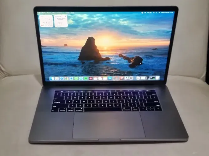 MacBook Pro A1990 i7 9 Ger SSD256 - Usado