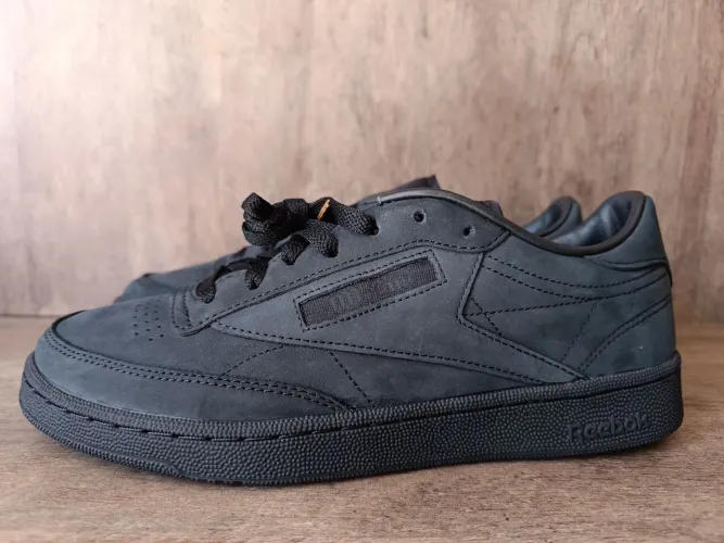Tênis JJJJound x Reebok Club C 85 Triple Black 