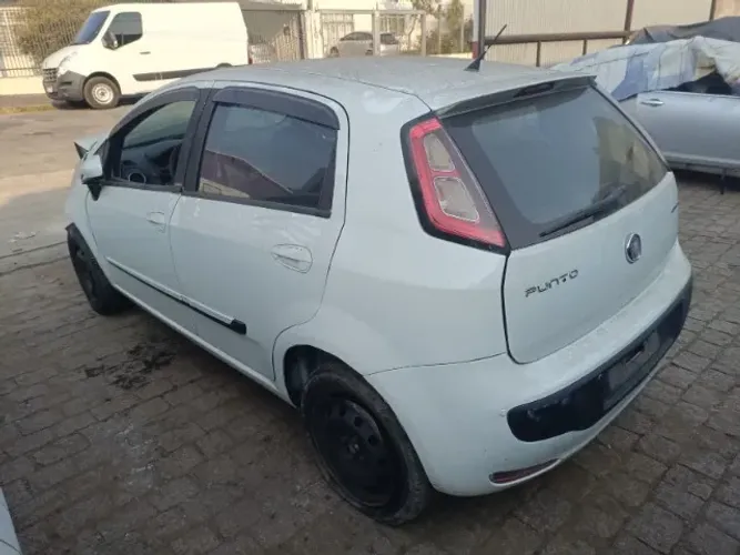 Temos peças para essa sucata! Fiat Punto Atractive 1.4 Ano 2014