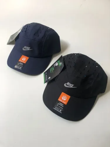 Boné Nike padrão shopping 19.90$cada