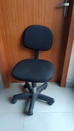 CADEIRA GIRATÓRIA NOVA