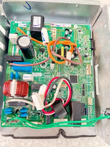 Placa inverter da condensadora Daikin de 12000 btus nova