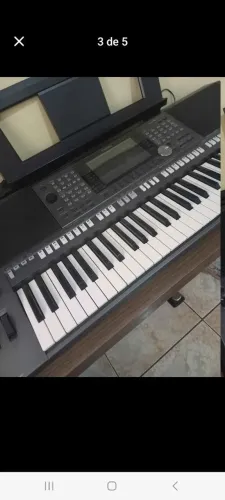 Teclado yamaha psr s970 - EXCELENTE ESTADO aceito troca com carro.