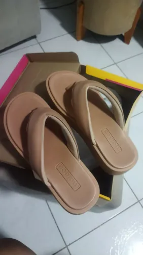 Vendo sandália papete (NOVA)