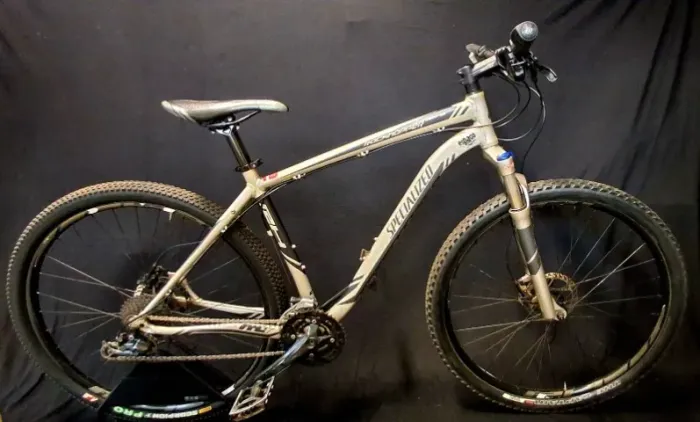 Bicicleta Semi Nova Specialized Rockhopper Comp  Aro 29  Tamanho19" Prata/Chumbo