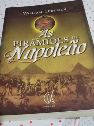 Livro " As pirâmides de Napoleão "
