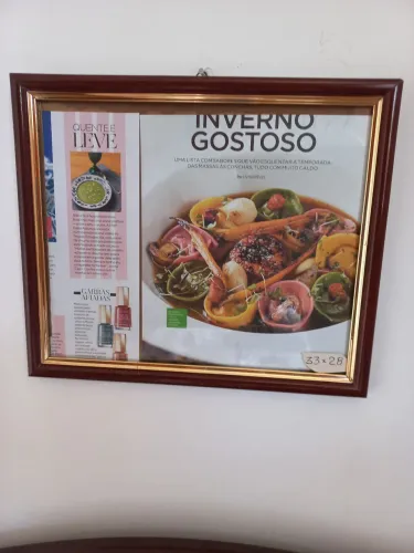 Quadro em mogno resinado com moldura dourada(33x28)