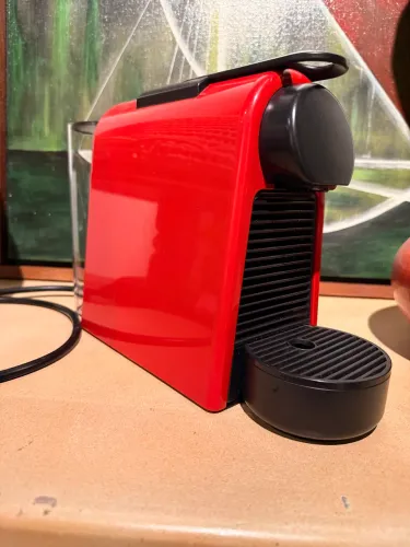 Cafeteira Nespresso Essenza Mini Vermelha