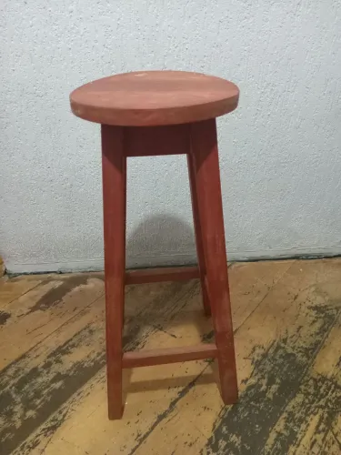 Banqueta de Madeira Vermelha