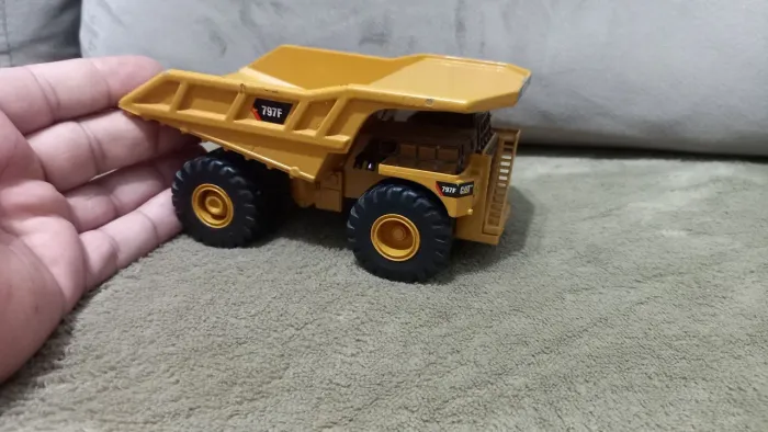 Caminhão de brinquedo Caterpillar 797F