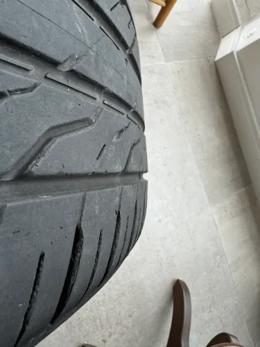 Pneu Delinte RunFlat 245/50 R18 DH6 100Y