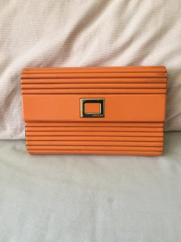 Bolsa Arezzo laranja de mão em couro na parte de dentro