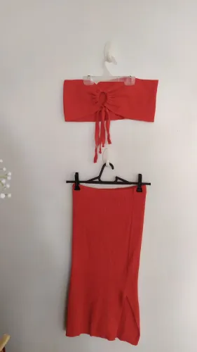 Saia e top em modal laranja 