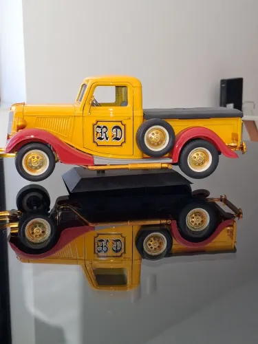 Miniatura Pick Up Ford 1936 - Marca Majorette