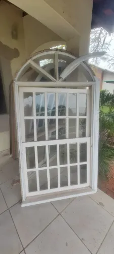 Janelas de Madeira - Demolição - Saquarema