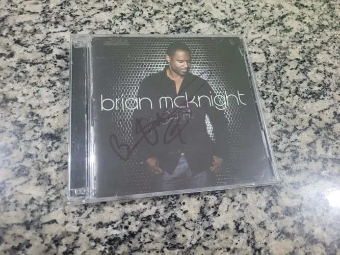CD autografado Brian McKnight