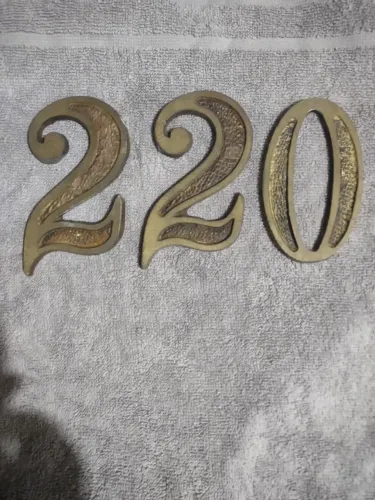 Numeral porta de apartamento em metal dourado 02 20 22 202 220
