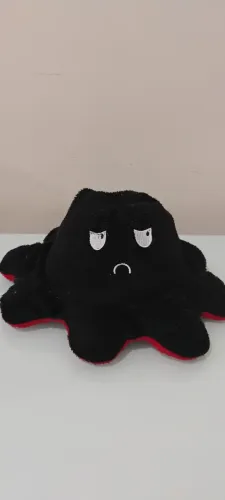 Polvo do Humor ? Pelúcia reversível com duas expressões preto e vermelho!