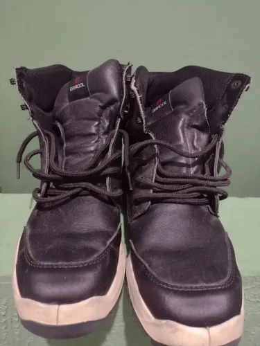 Bota de segurança para serviço, evita queda de objetos e impactos, semi nova, valor 200,00