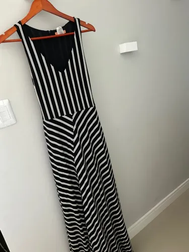 Vestido Longo Listrado Preto e Branco