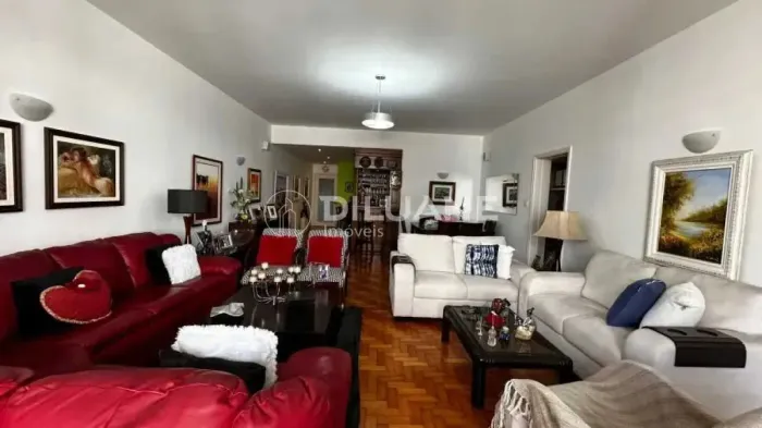 Apartamento : Padrão / Residencial / Catete