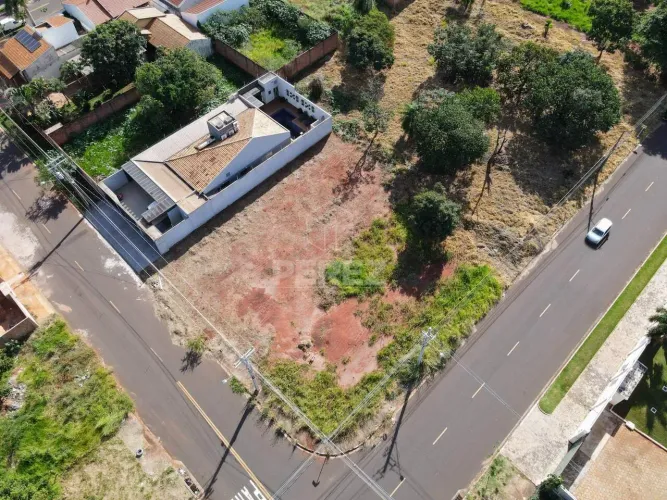 Terreno no Bairro Rita Vieira