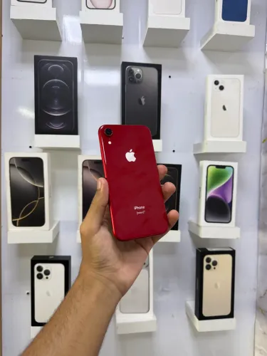IPHONE XR 128 GB DETALHE NA TELA 