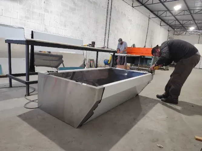 Coifa de Parede Média 1,25m x 90cm em Inox, Design Moderno para Ambientes Comerciais
