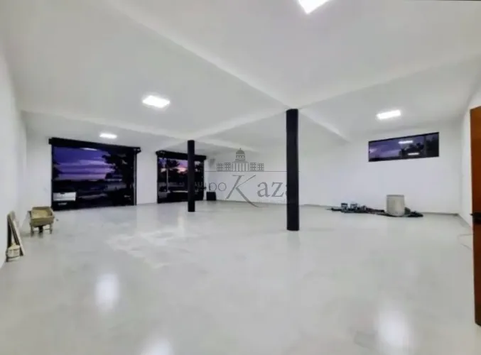 Oportunidade - Ponto Comercial - Loteamento Villa Branca - 188m².