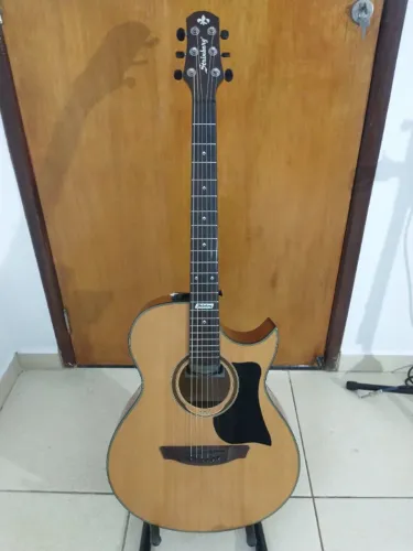 Violão em Excelente Estado + Vários Acessórios (Pronto para Tocar)