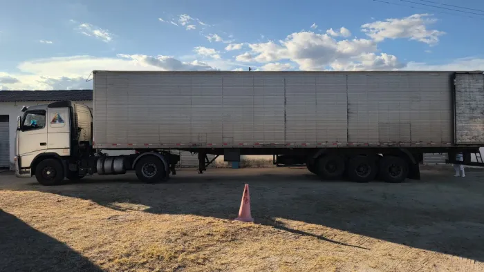 Vende-se carreta ano 2005