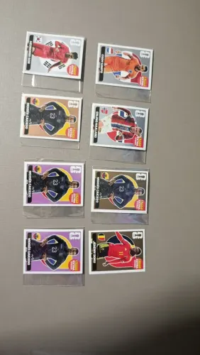 8 figurinhas Legends 2026: ( se levar todas + 2 de brinde de 2022)<br>Ou vendo separado