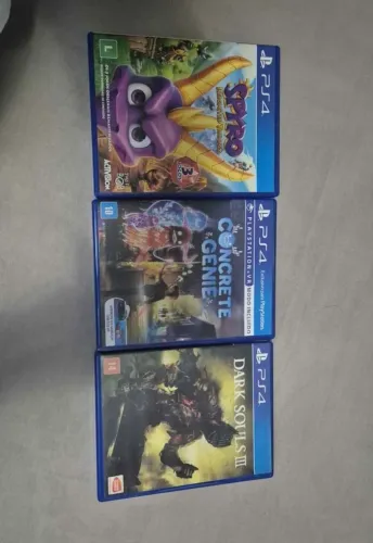 Combo de jogos ps4, spyro dark souls 3 e concrete genie